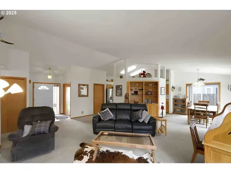 2451 Bowtie Avenue Eugene OR 97404