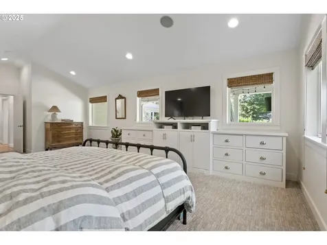 8065 SW Laurel Street Portland OR 97225
