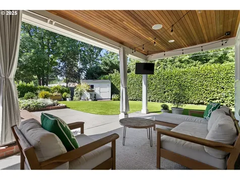 8065 SW Laurel Street Portland OR 97225