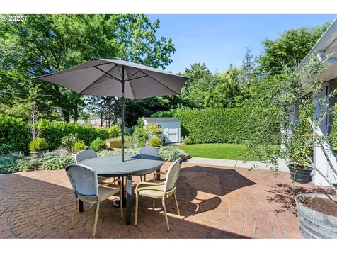 8065 SW Laurel Street Portland OR 97225