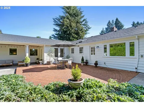 8065 SW Laurel Street Portland OR 97225