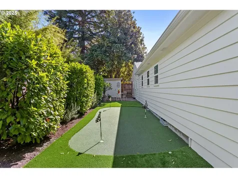 8065 SW Laurel Street Portland OR 97225