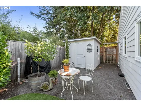 8065 SW Laurel Street Portland OR 97225
