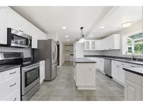 608 NE 124th Avenue Vancouver WA 98684