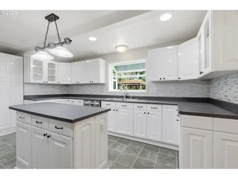 608 NE 124th Avenue Vancouver WA 98684