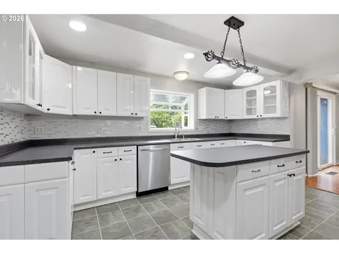 608 NE 124th Avenue Vancouver WA 98684