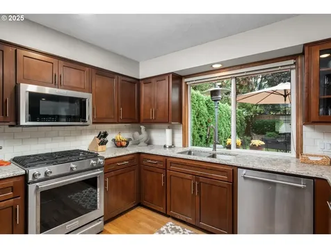 9020 SW Reiling Street Portland OR 97224