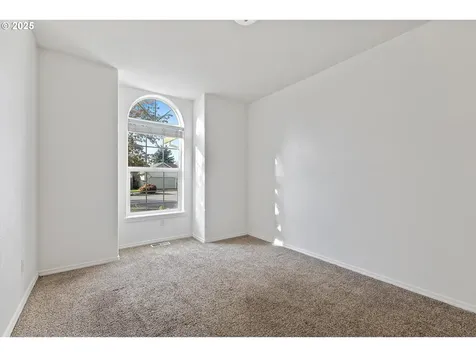 2708 N Main Street Newberg OR 97132