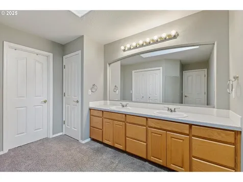 2708 N Main Street Newberg OR 97132