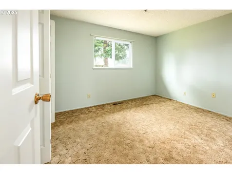 47626 NW 1st Street Oakridge OR 97463