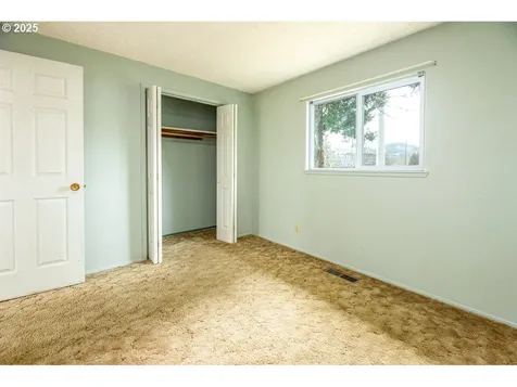 47626 NW 1st Street Oakridge OR 97463