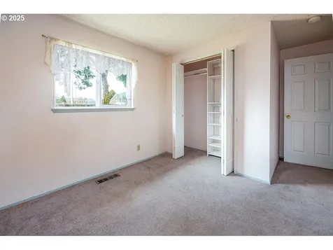 47626 NW 1st Street Oakridge OR 97463