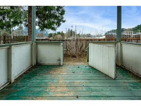 47626 NW 1st Street Oakridge OR 97463