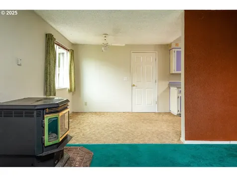 47626 NW 1st Street Oakridge OR 97463
