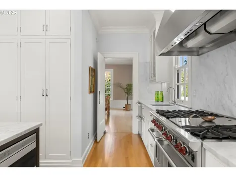 2228 SW 21st Avenue Portland OR 97201