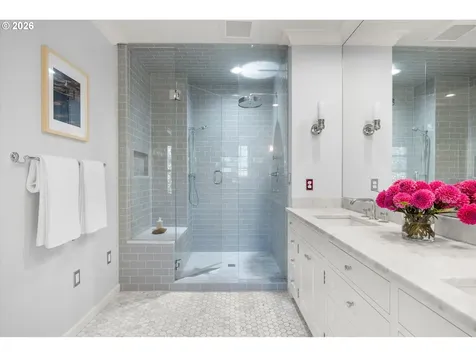 2228 SW 21st Avenue Portland OR 97201