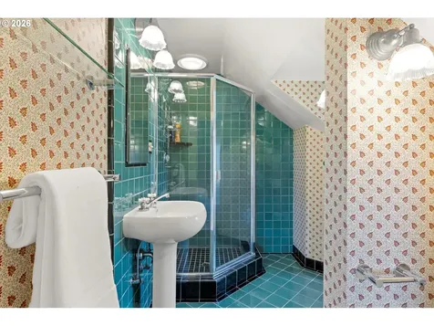 2228 SW 21st Avenue Portland OR 97201