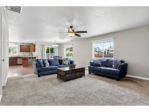 511 Paradise Street Woodburn OR 97071