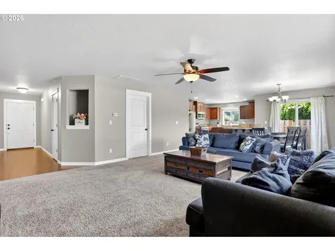 511 Paradise Street Woodburn OR 97071