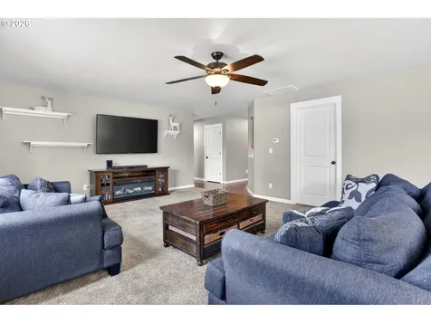 511 Paradise Street Woodburn OR 97071