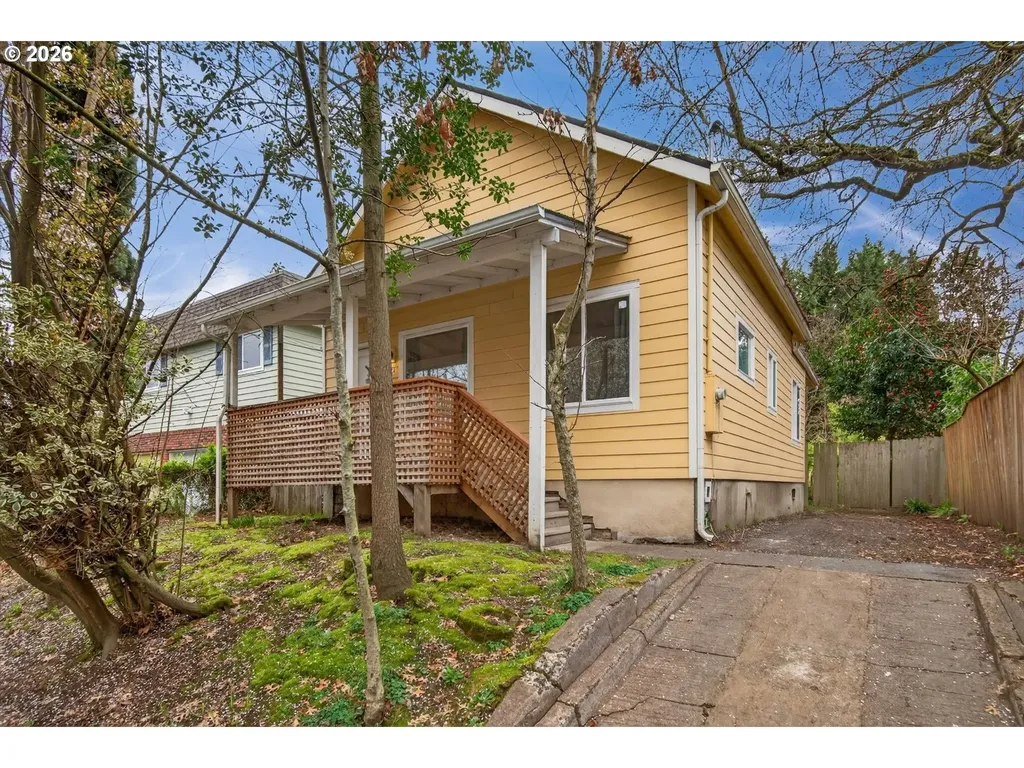 1521 SE Ash Street Portland OR 97214