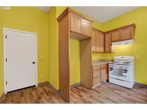 1521 SE Ash Street Portland OR 97214