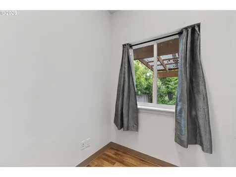 1521 SE Ash Street Portland OR 97214