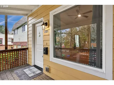 1521 SE Ash Street Portland OR 97214