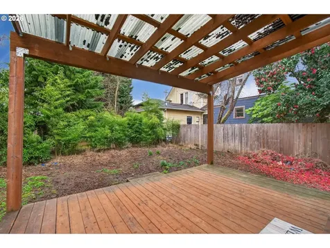 1521 SE Ash Street Portland OR 97214
