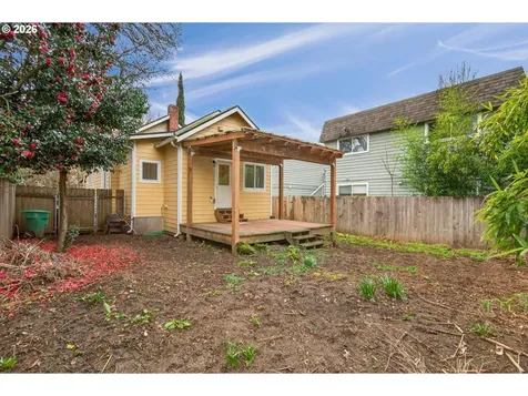 1521 SE Ash Street Portland OR 97214