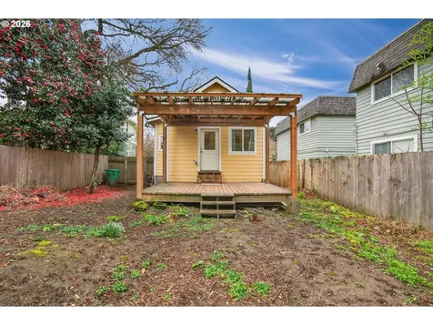 1521 SE Ash Street Portland OR 97214