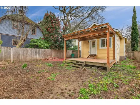 1521 SE Ash Street Portland OR 97214