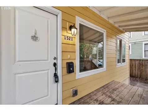 1521 SE Ash Street Portland OR 97214