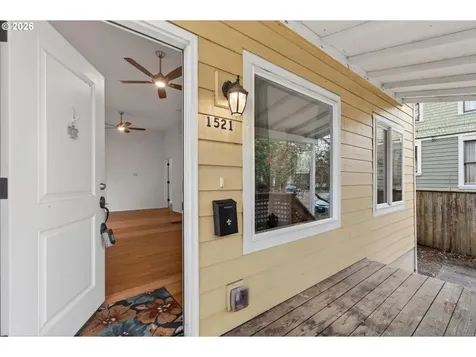 1521 SE Ash Street Portland OR 97214