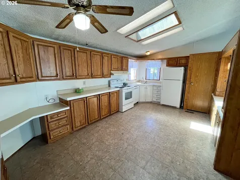 5660 Daisy Street Springfield OR 97478
