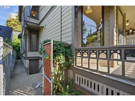 1512 SW 18th Avenue Portland OR 97201