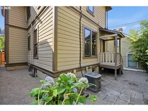 1512 SW 18th Avenue Portland OR 97201