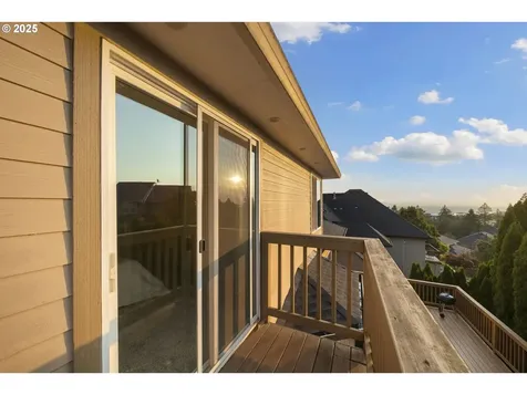 5219 NW Fernridge Drive Camas WA 98607
