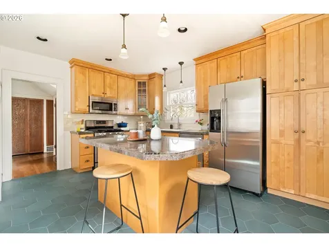 5916 N Moore Avenue Portland OR 97217