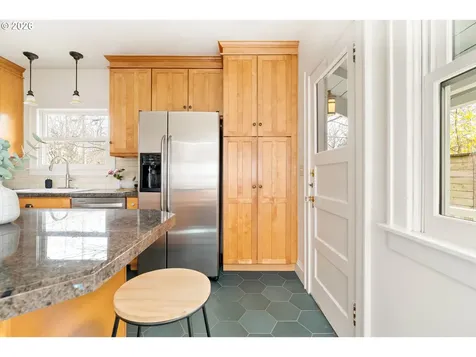 5916 N Moore Avenue Portland OR 97217