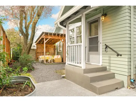 5916 N Moore Avenue Portland OR 97217