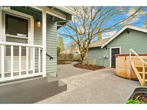 5916 N Moore Avenue Portland OR 97217