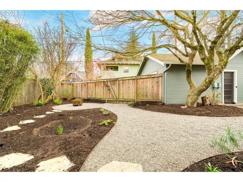 5916 N Moore Avenue Portland OR 97217