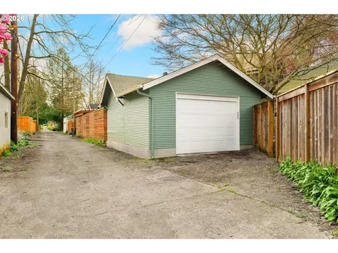 5916 N Moore Avenue Portland OR 97217