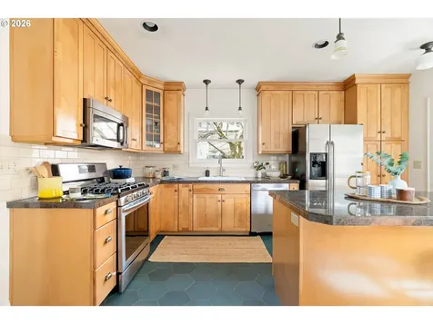 5916 N Moore Avenue Portland OR 97217
