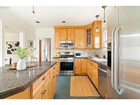 5916 N Moore Avenue Portland OR 97217
