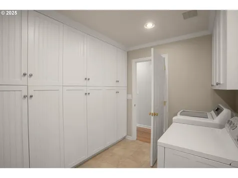 1405 Cherry Crest Avenue Lake Oswego OR 97034