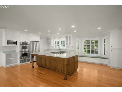 1405 Cherry Crest Avenue Lake Oswego OR 97034