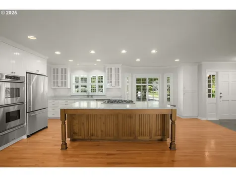 1405 Cherry Crest Avenue Lake Oswego OR 97034
