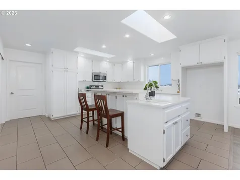 563/565 SW 4th Street Newport OR 97365